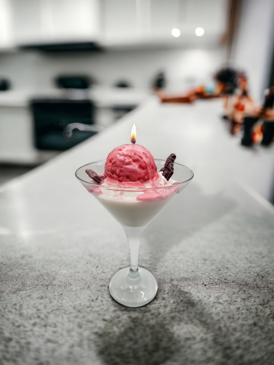 VELA DE COPA DE HELADO DE NATA CON BOLA DE FRESA