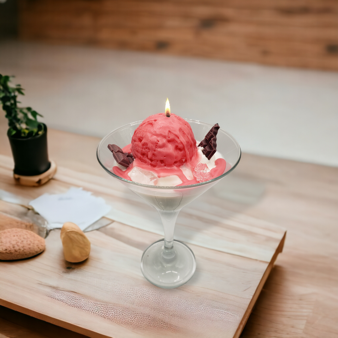 VELA DE COPA DE HELADO DE NATA CON BOLA DE FRESA