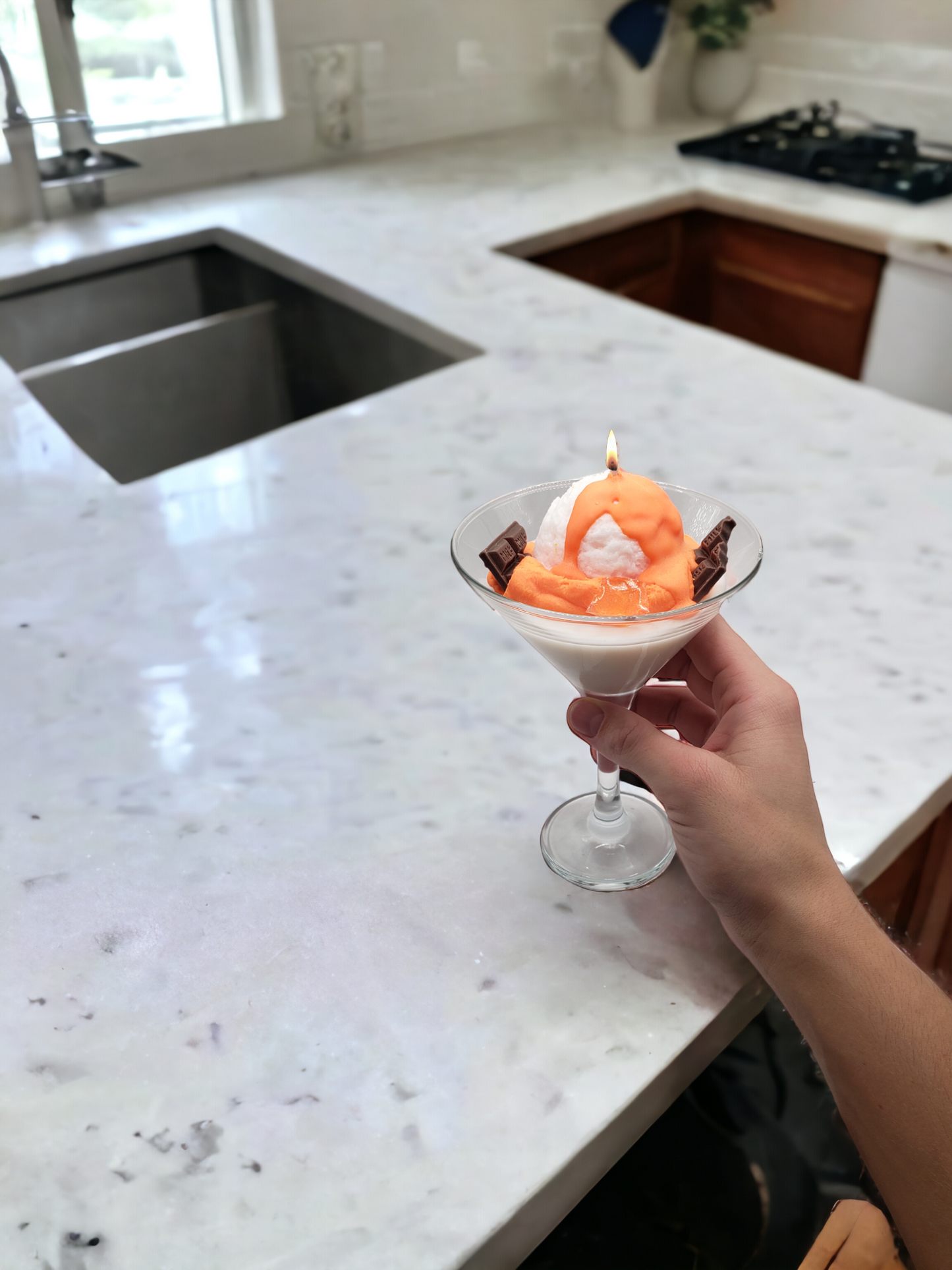VELA DE COPA DE HELADO DE NATA CON SIROPE DE NARANJA