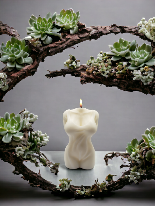 ESCULTURA FEMENINA EN LLAMAS