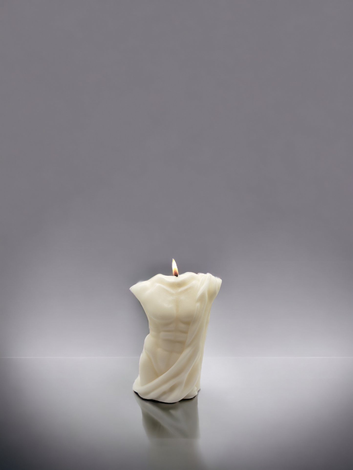 ESCULTURA MASCULINA EN LLAMAS